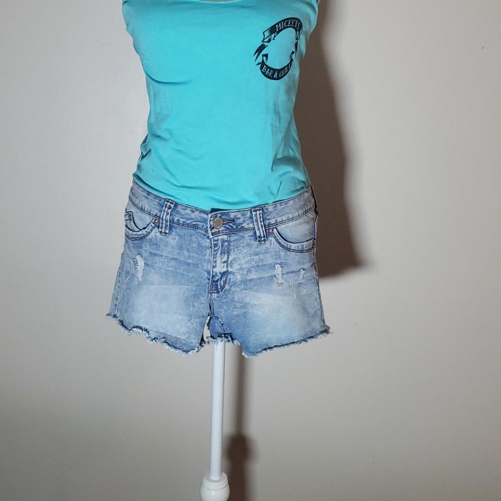 YMI Wanna Betta Butt light wash Jean shorts Sz 11